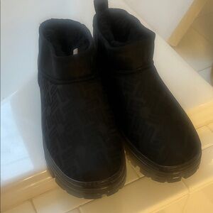 UGG Kids Black Cozy Boots. Fits small   Need small feet